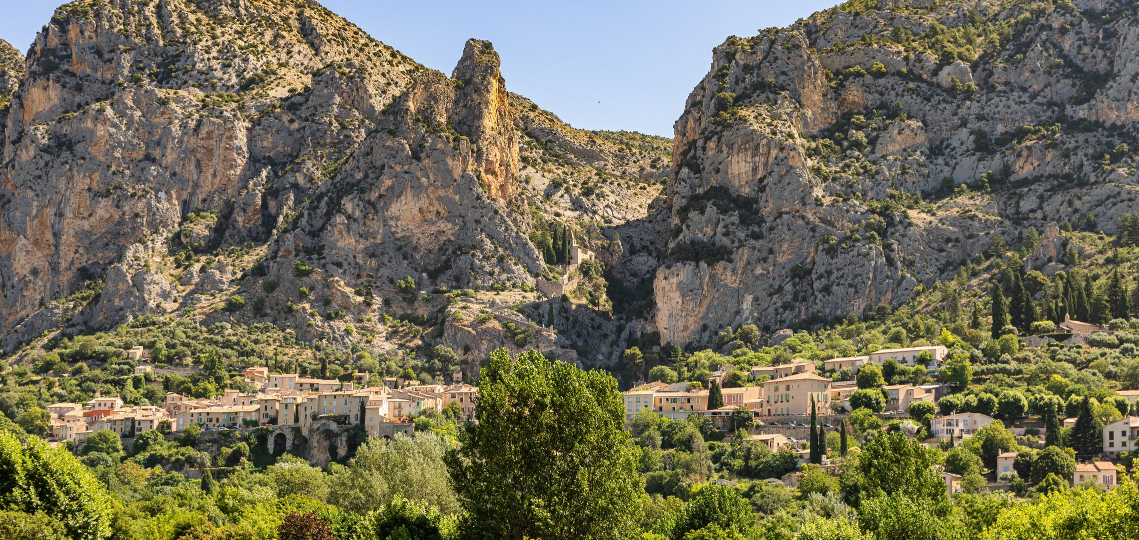 Blick auf Moustiers-Sainte-Marie   