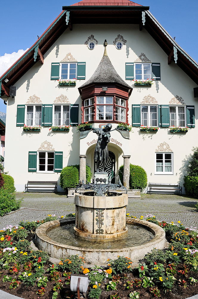 Blick auf Mozartbrunnen u. Rathaus v. St Gilgen (Salzkammergut)