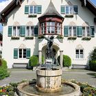 Blick auf Mozartbrunnen u. Rathaus v. St Gilgen (Salzkammergut)