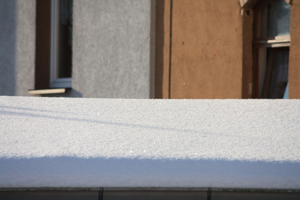 Blick auf Nachbars Carport - das dürften 15 cm sein