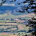 Blick auf Neukirchen b. Hl. Blut mit Vordergrund (2)