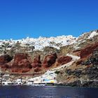 Blick auf Oia vom Schiff aus.