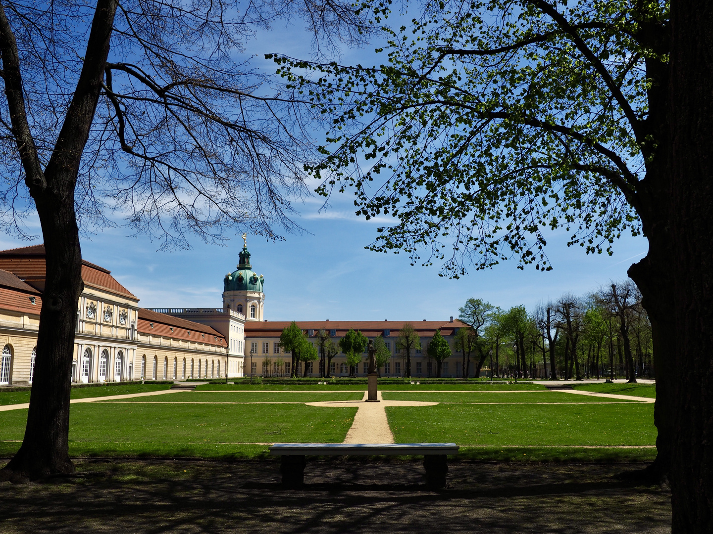 Blick auf Orangerie vom Schloss Chalottenburg