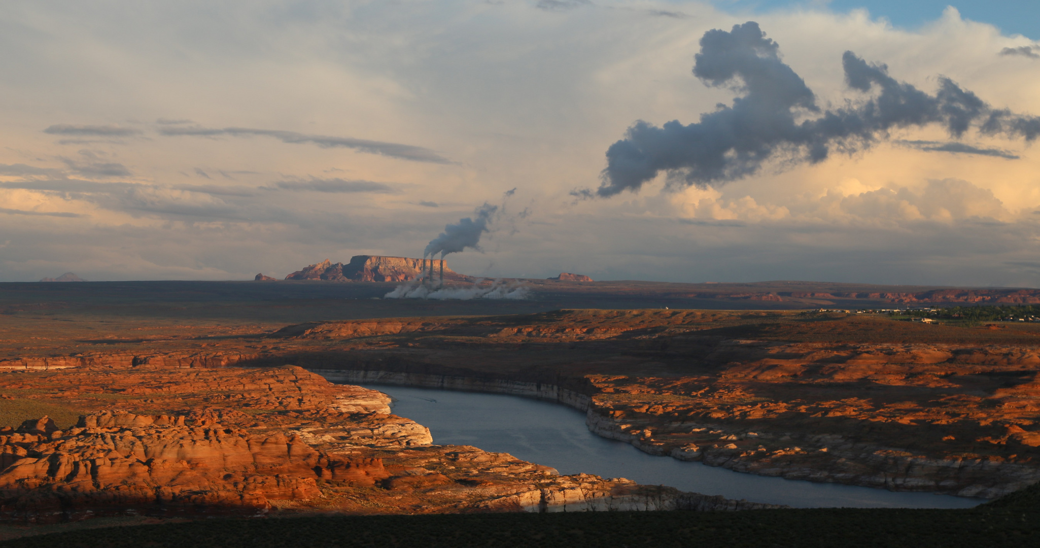 Blick auf Page / Navajo Generating Station