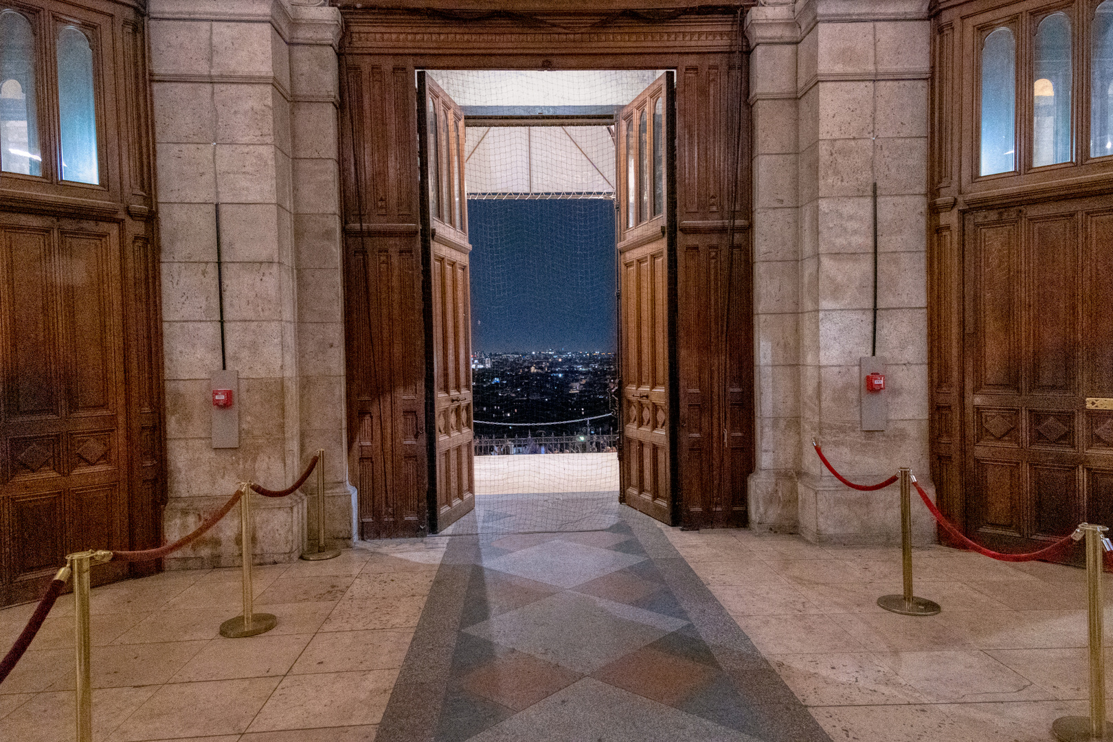 Blick auf Paris bei Nacht