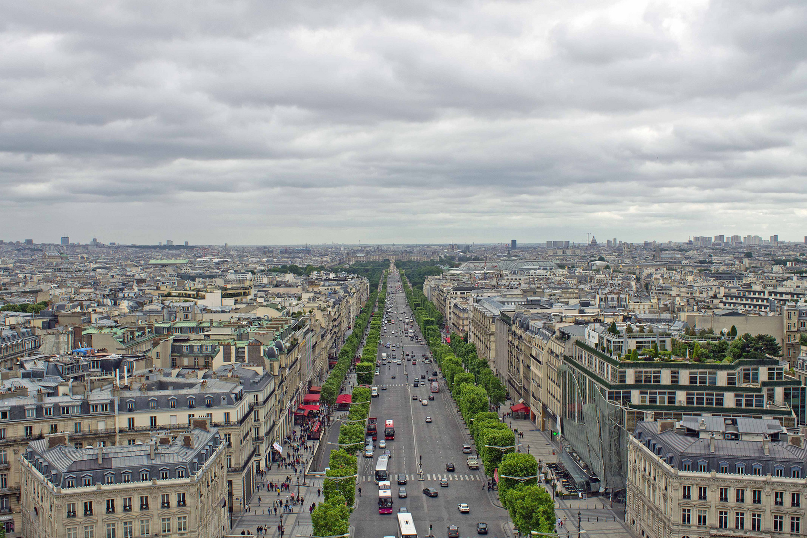 Blick auf Paris vom Arc de Triomphe