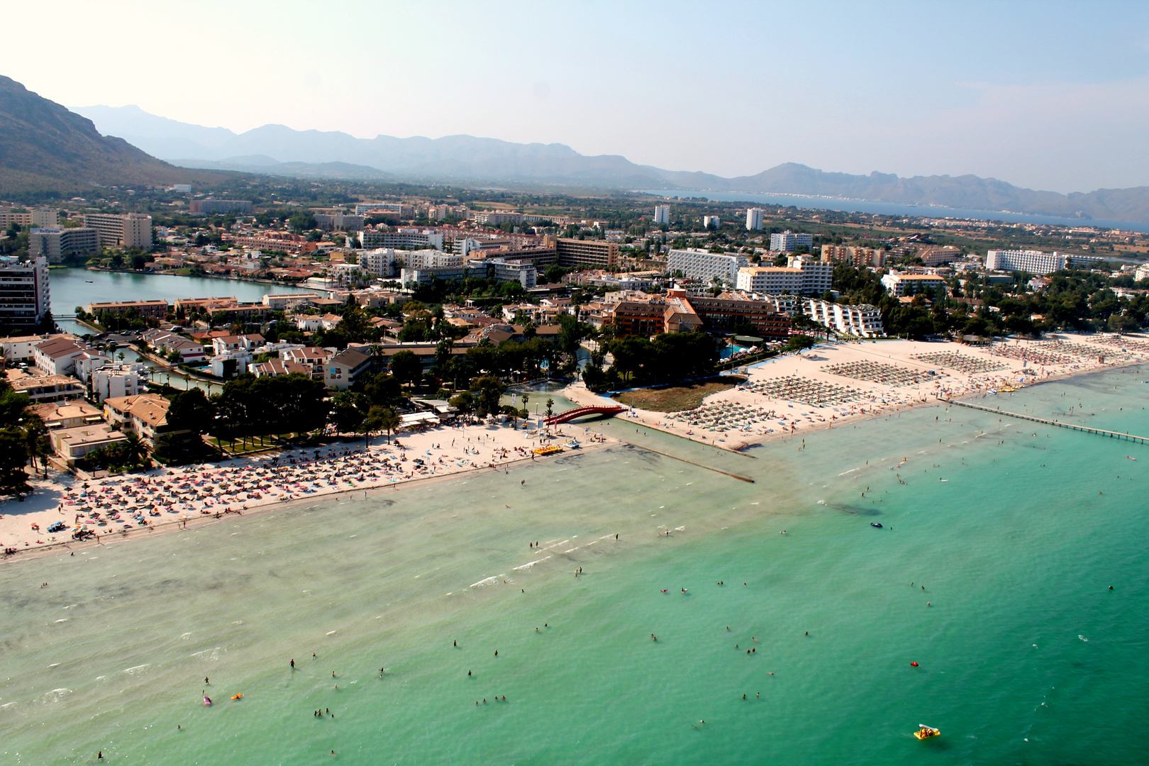 Blick auf Port d´Alcudia und den Strand