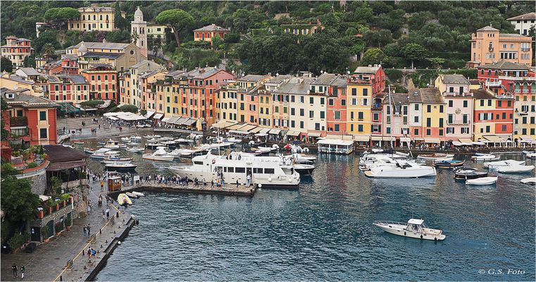 Blick auf Portofino vom Castello Brown