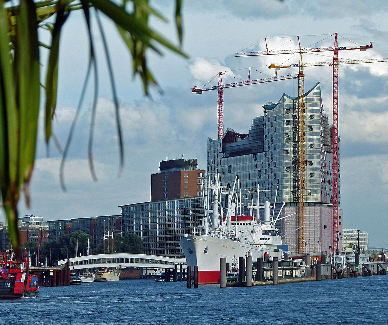 Blick auf Prachtbau Elbphilharmonie