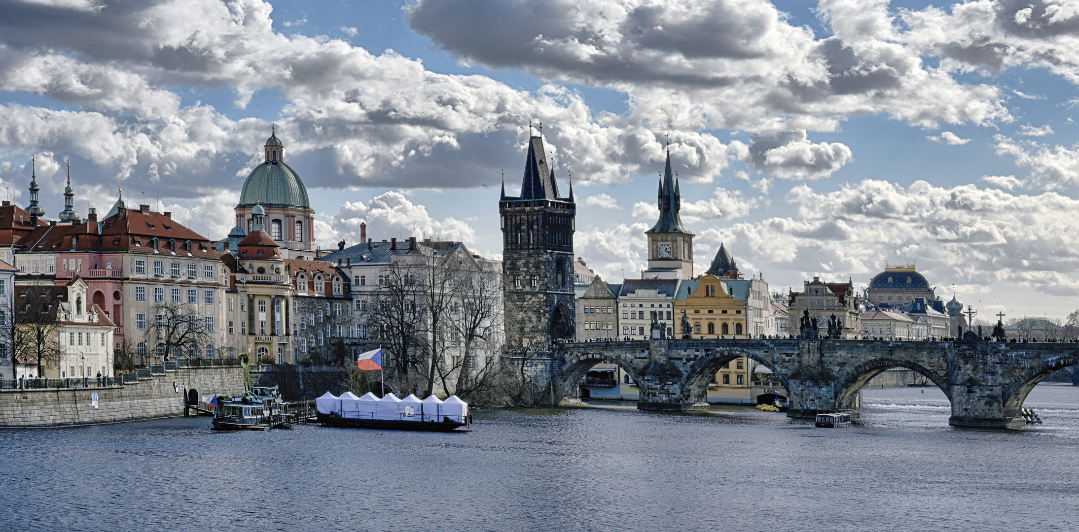 blick-auf-prag-an-der-moldau-czech-republic