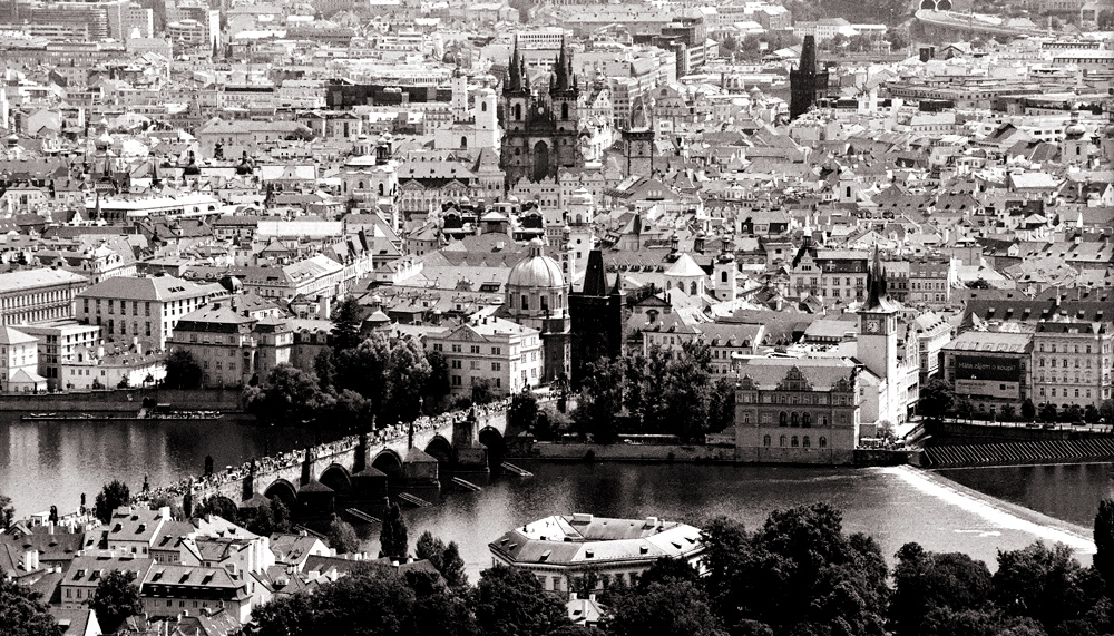 Blick auf Prag und Karlsbrücke