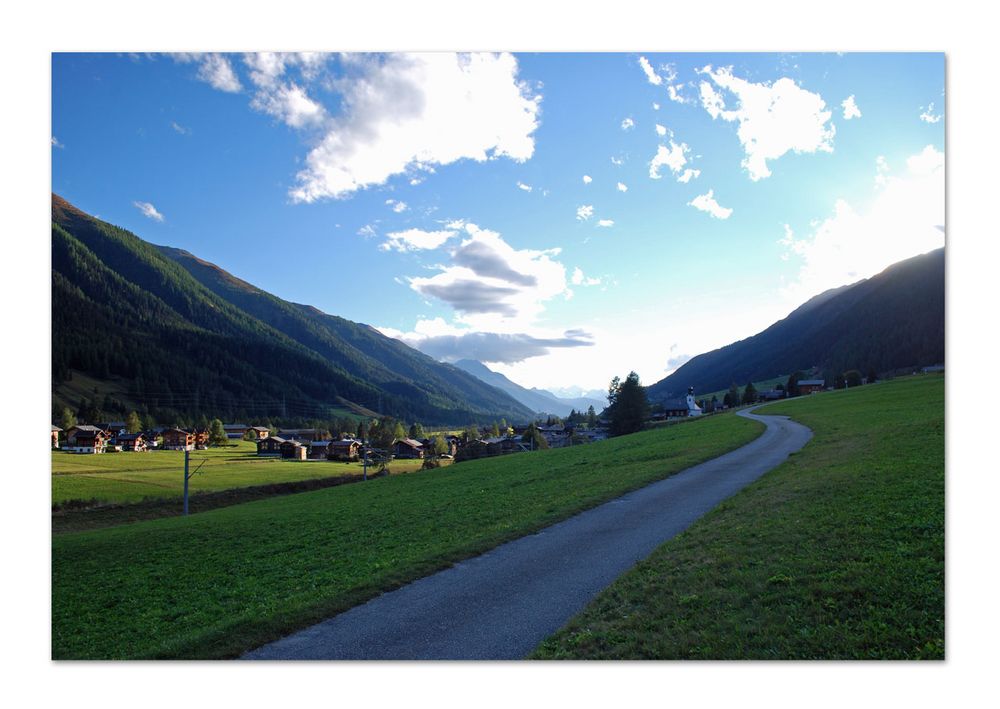 Blick auf Reckingen in der Abendsonne