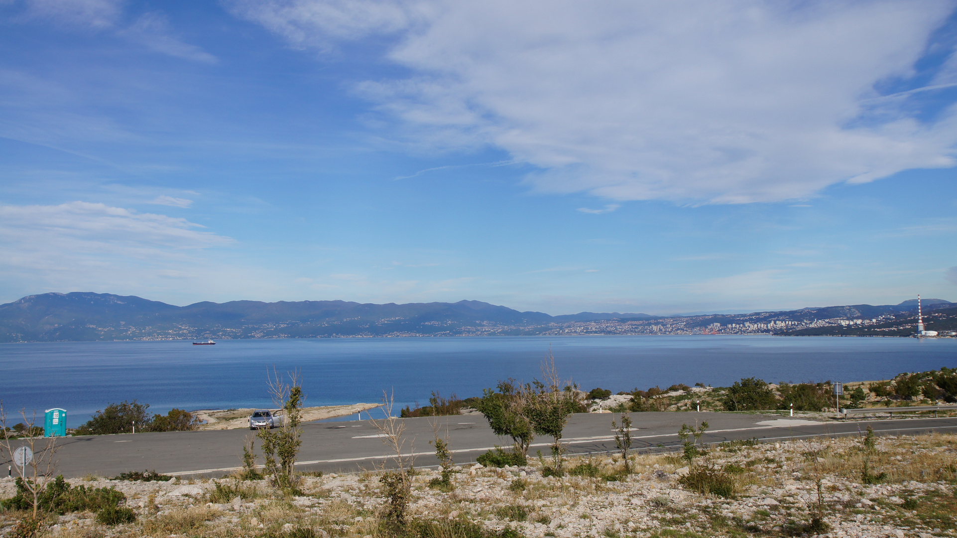 Blick auf Rieka von der Insel Krk