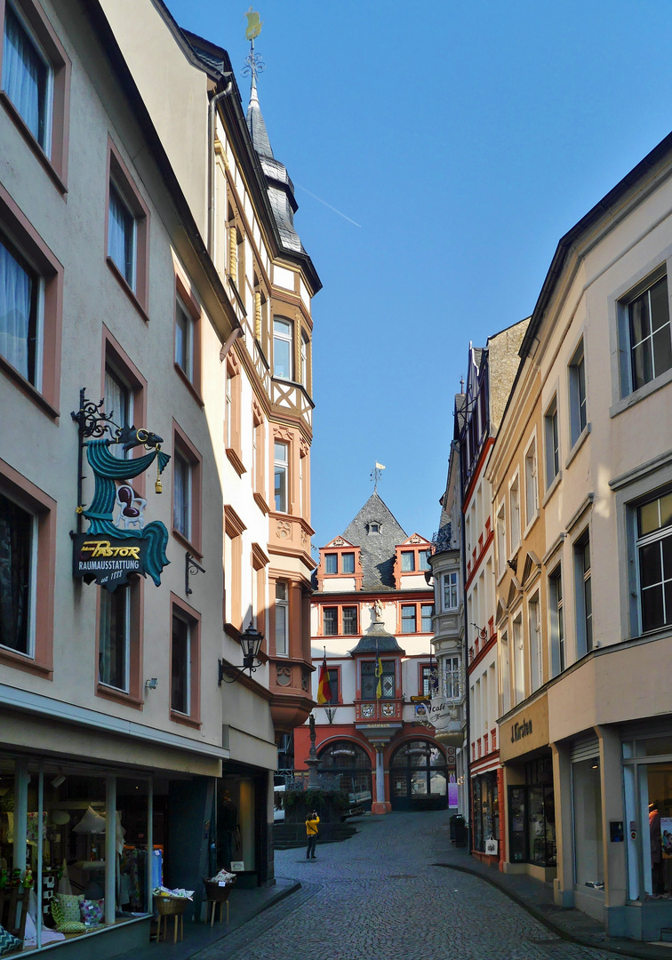 Blick auf 's Rathaus ...