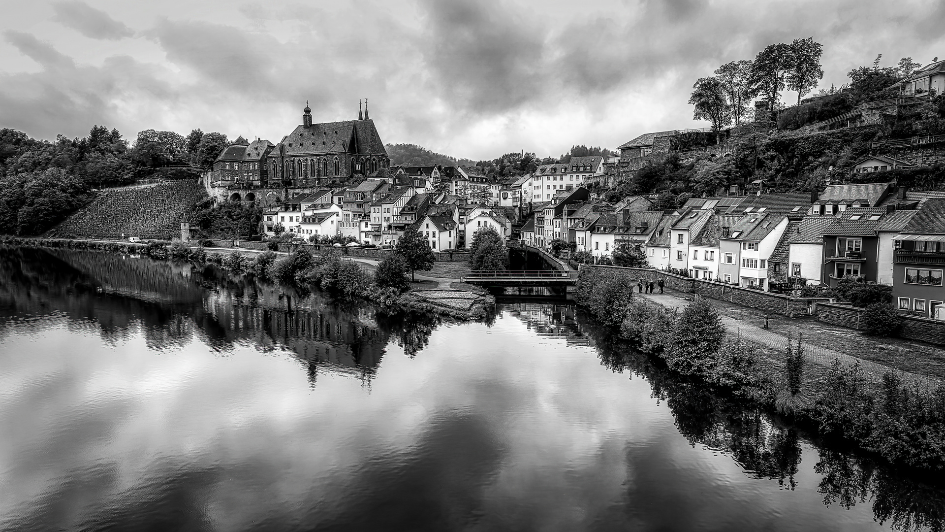 Blick auf Saarburg_sw