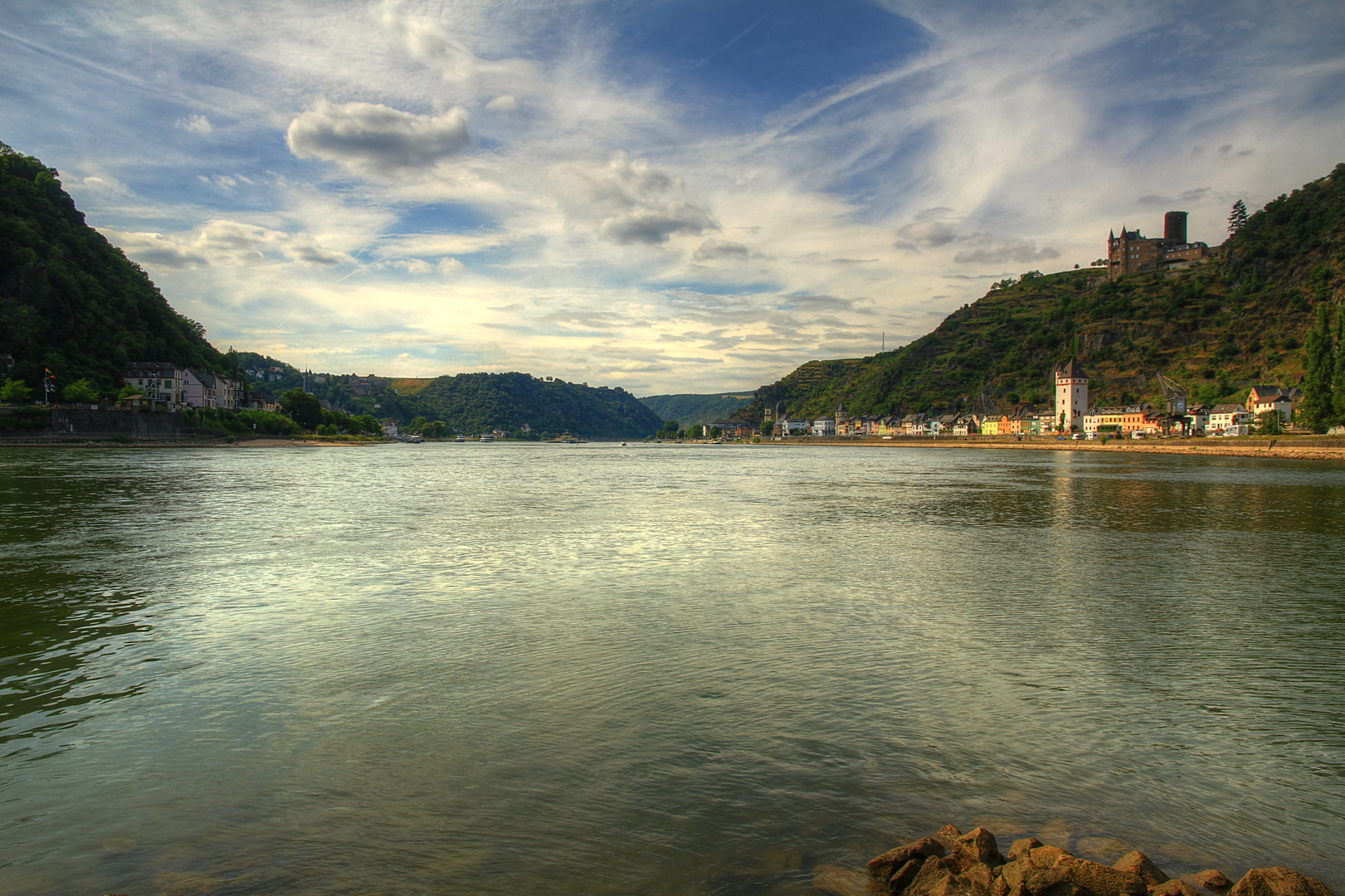 Blick auf Sankt Goarshausen und Burg Katz