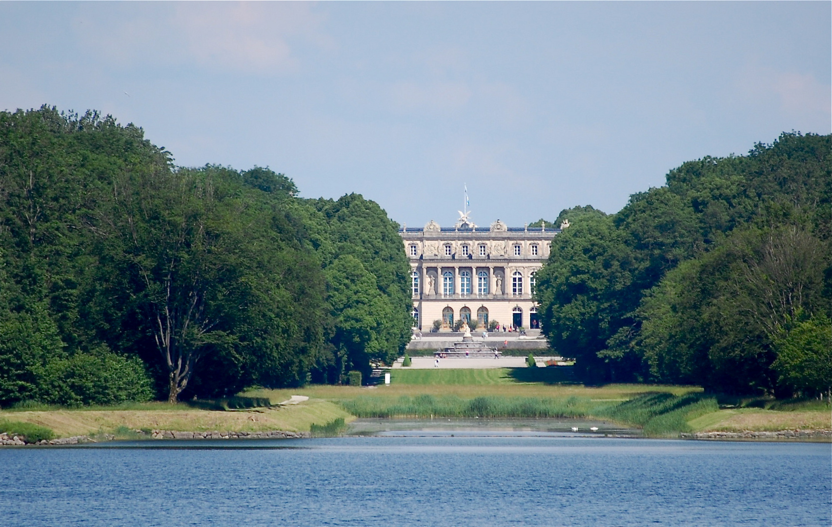 Blick auf Schloss Herrenchiemsee…