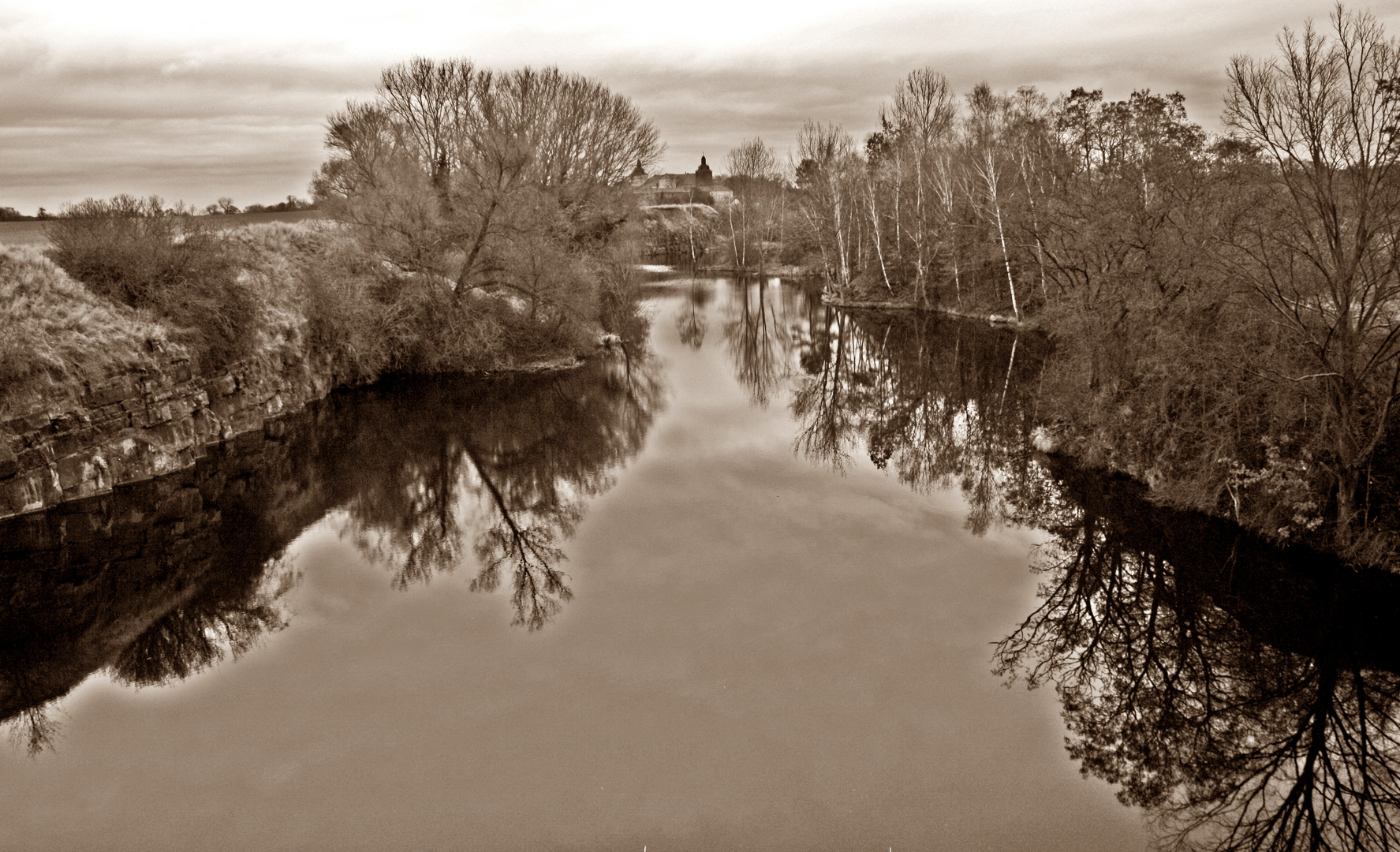 ===Blick auf Schloss Hundisburg===