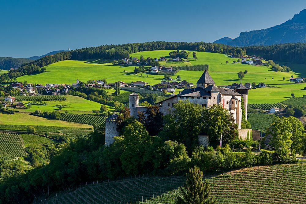 Blick auf Schloß Prösels...