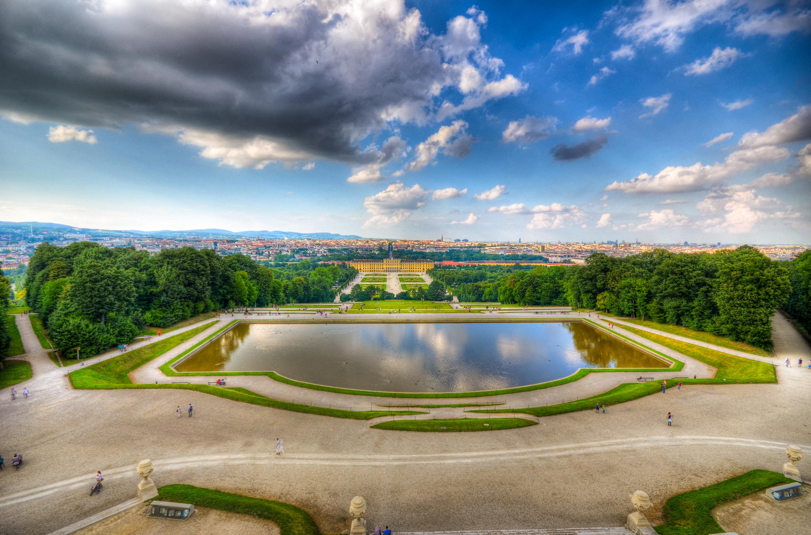 Blick auf Schloss Schönbrunn in Wien