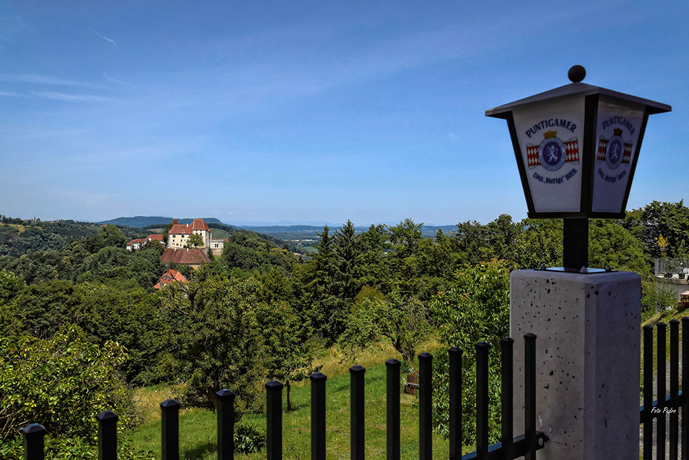 Blick auf Schloss Seggau...