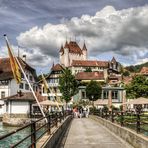 Blick auf Schloss Thun ...