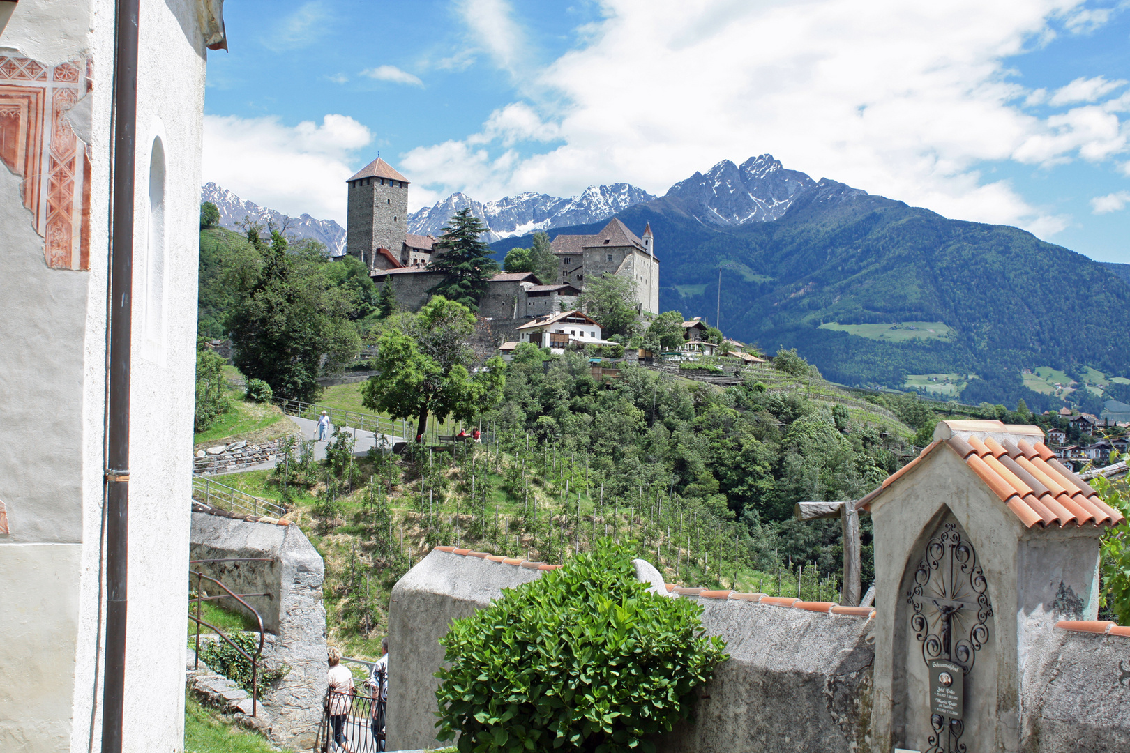 Blick auf Schloss Tirol bei Meran