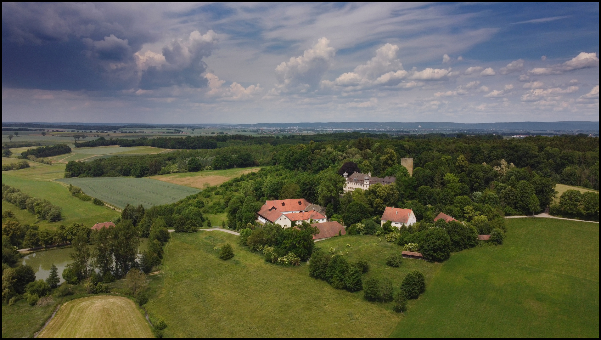 Blick auf Schloß und Land