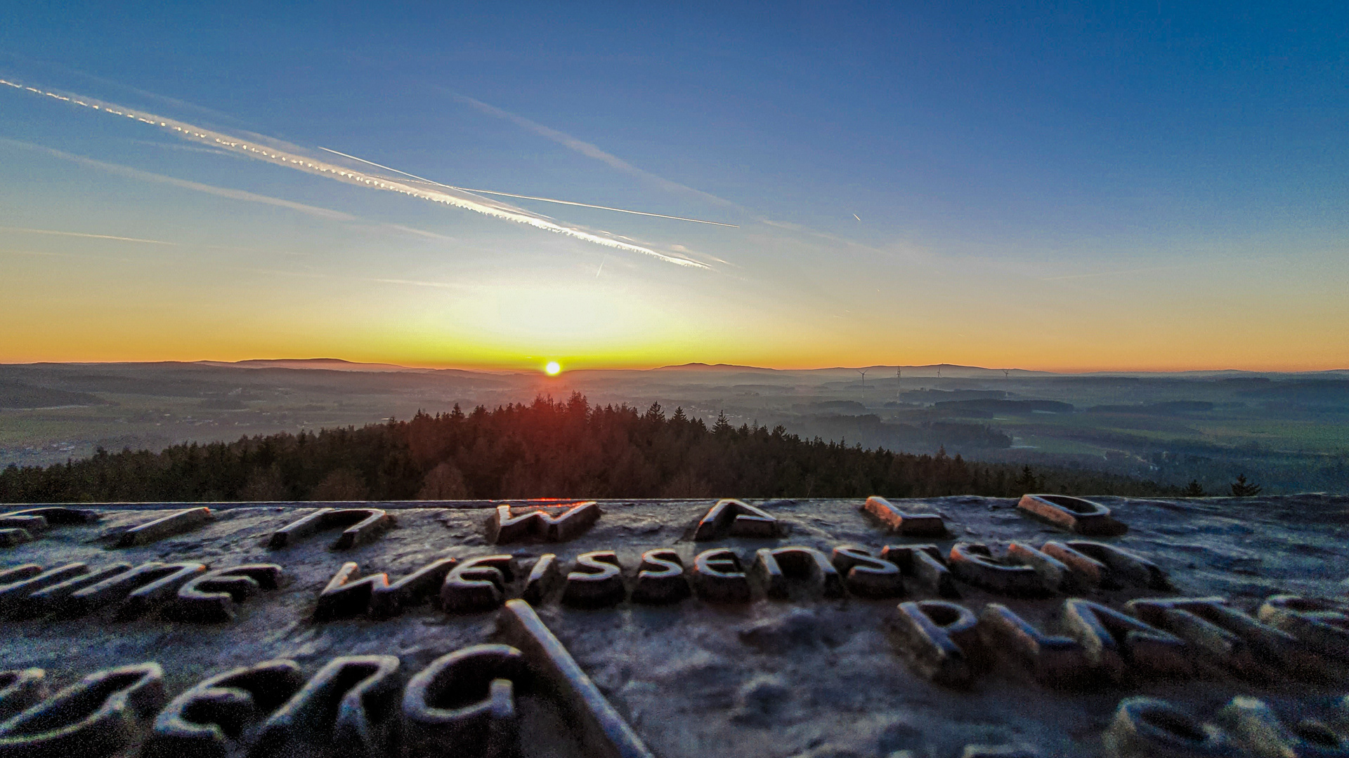 Blick auf schönen Sonnenuntergang im Fichtelgebirge