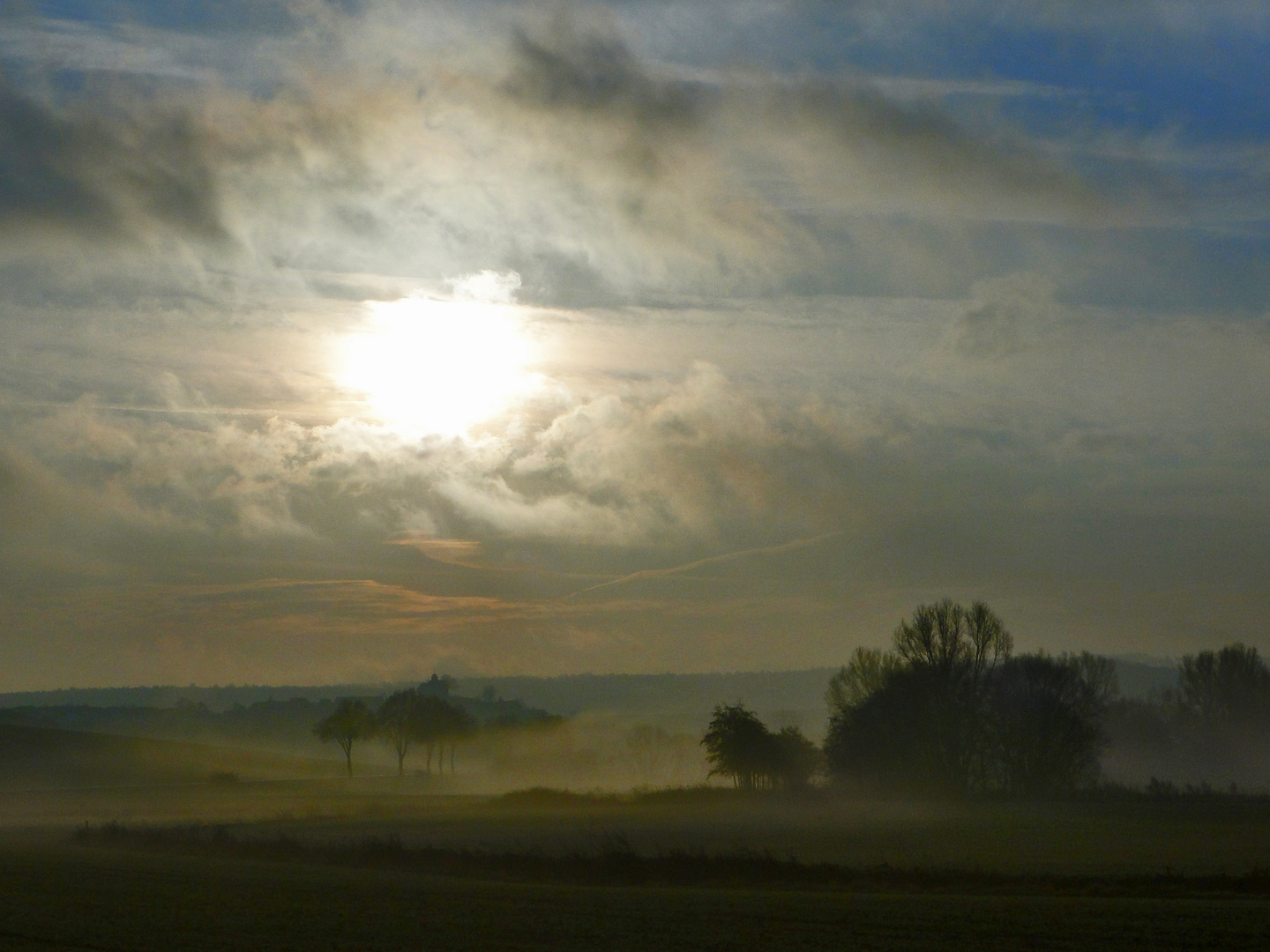 Blick auf Schrecksbach (Schwalm-Eder-Kreis) am Morgen