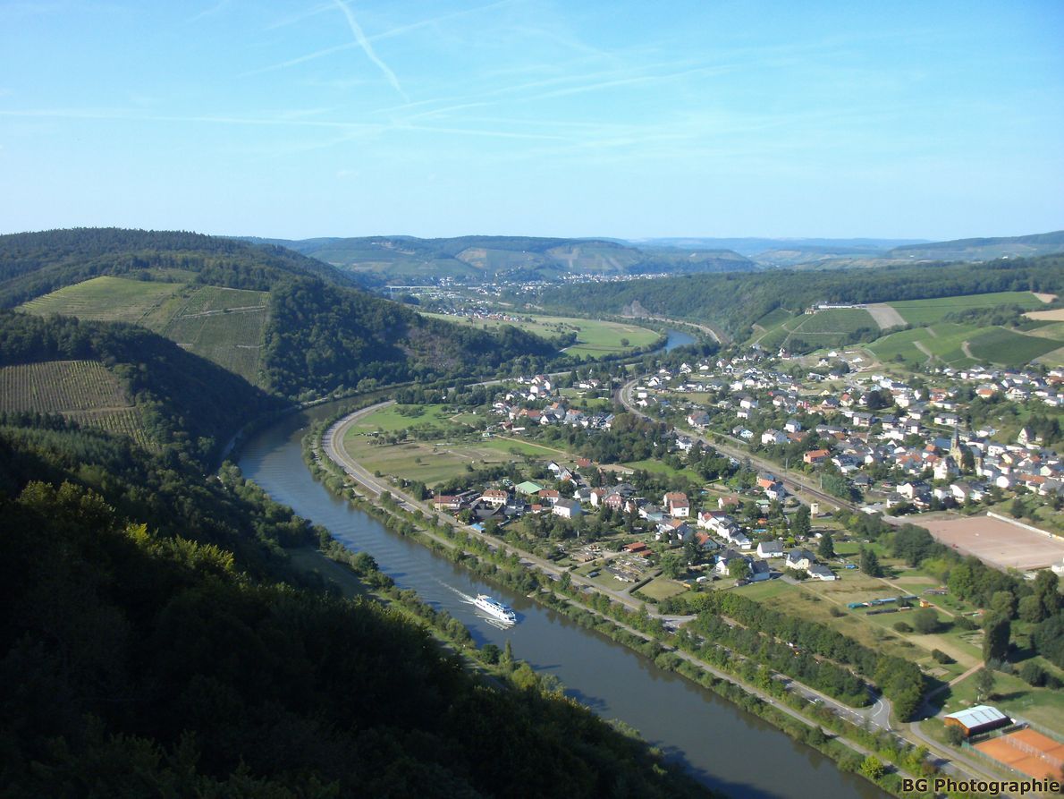 Blick auf Serrig und Saarburg