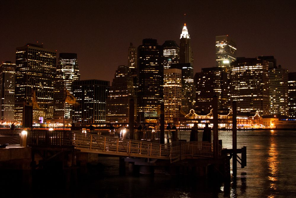 Blick auf Skyline von Pier 17 aus