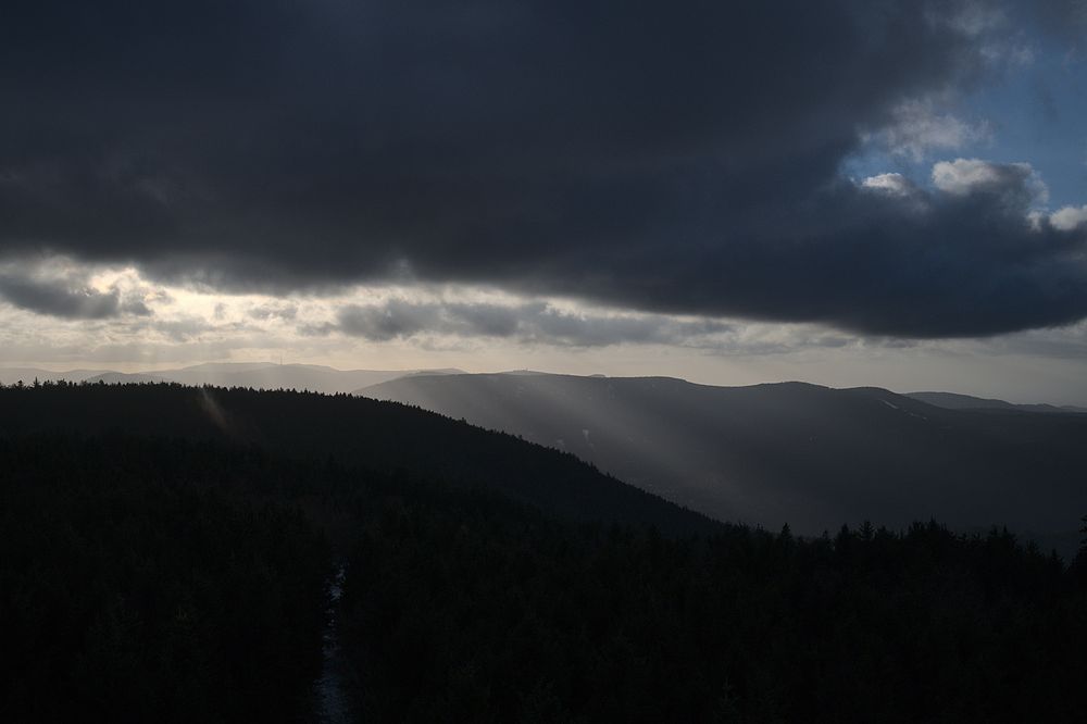 Blick auf Sonne, Wolken und die Hornisgrinde