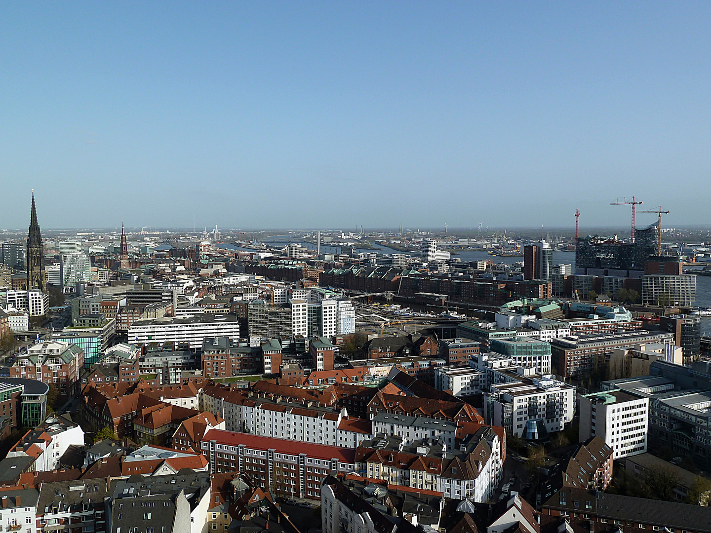 Blick auf Speicherstedt und Elbphilharmonie vom Turm des Michel