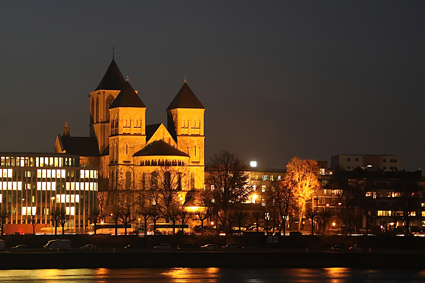 Blick auf St. Kunibert in Köln