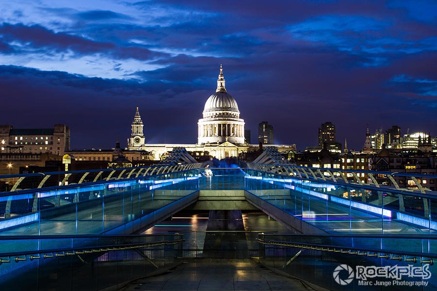 Blick auf St. Pauls Cathadral über die Millenium Bridge