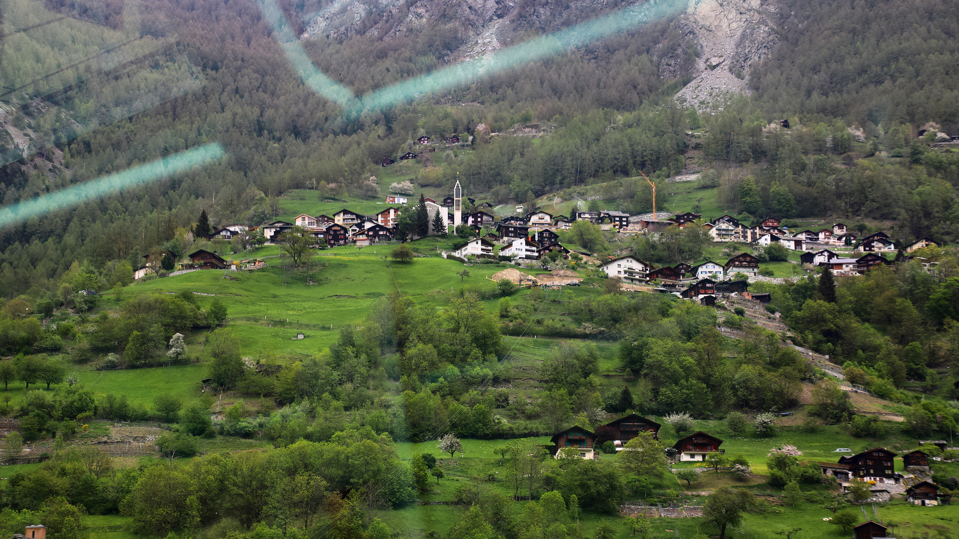 Blick auf Staldenried mit seiner Dreifaltigkeitskirche