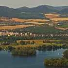 Blick auf Teile von Leitmeritz und Lovosice und einen der Seen vom Radobyl...