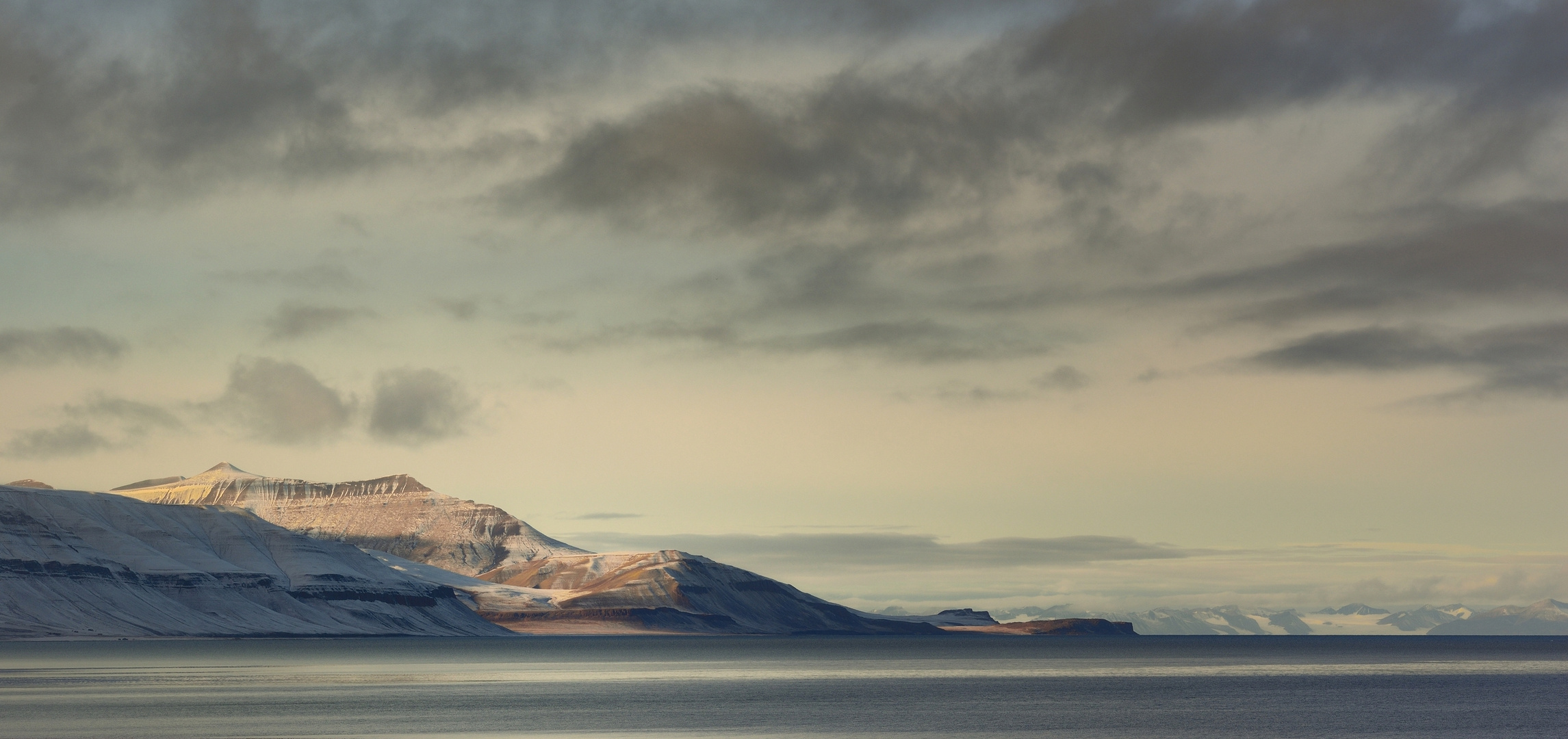 Blick auf Tempelfjord, Spitzbergen, Norwegen, Oktober 2013