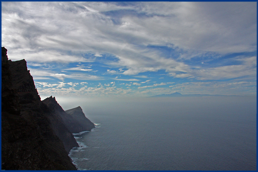 Blick auf Teneriffa von der Küste Gran Canarias