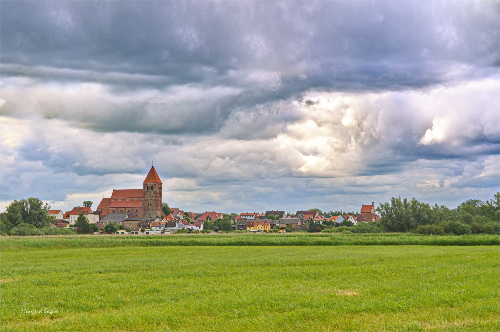 Blick auf Thomaskirche von Tribsees...