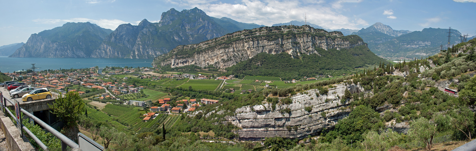 Blick auf Torbole mit Gardasee 