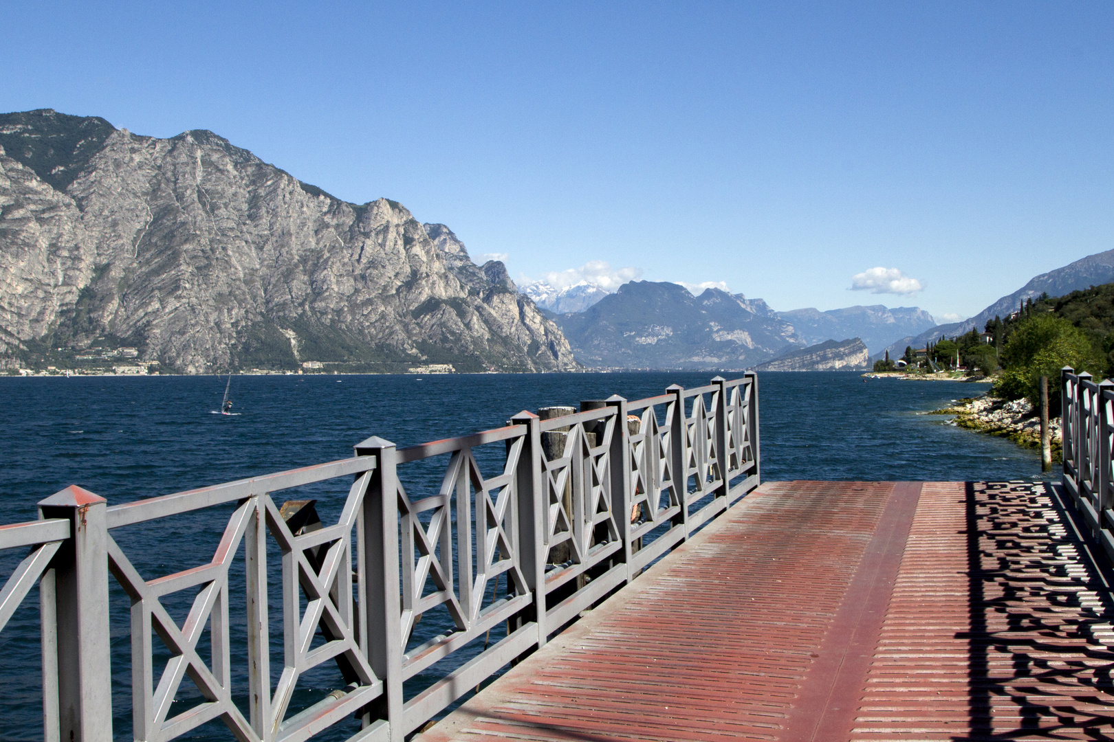 Blick auf Torbole und Riva von Malcesine aus