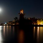 Blick auf Tower an der Marina