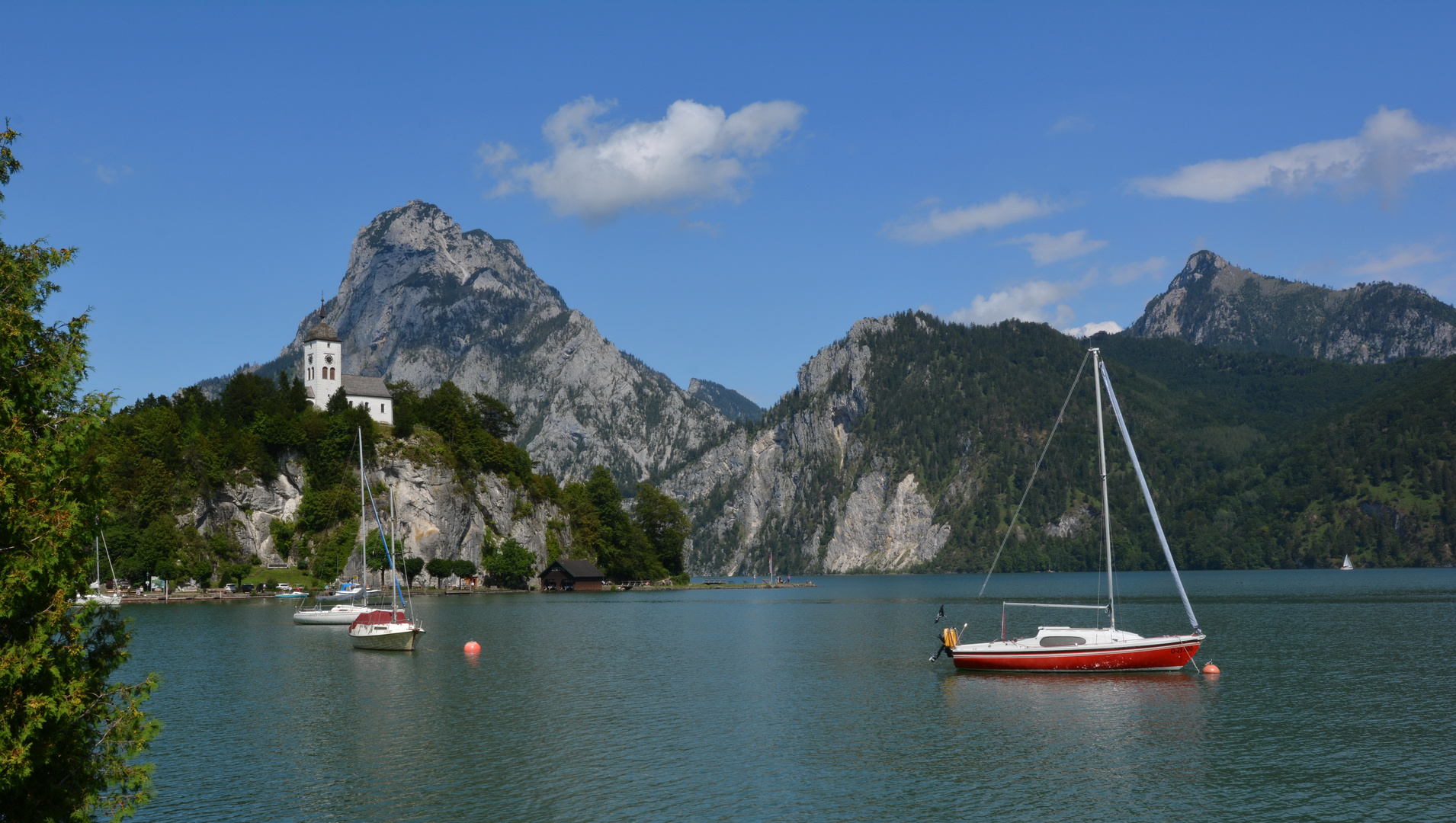 Blick auf Traunkirchen und auf den Traunstein...