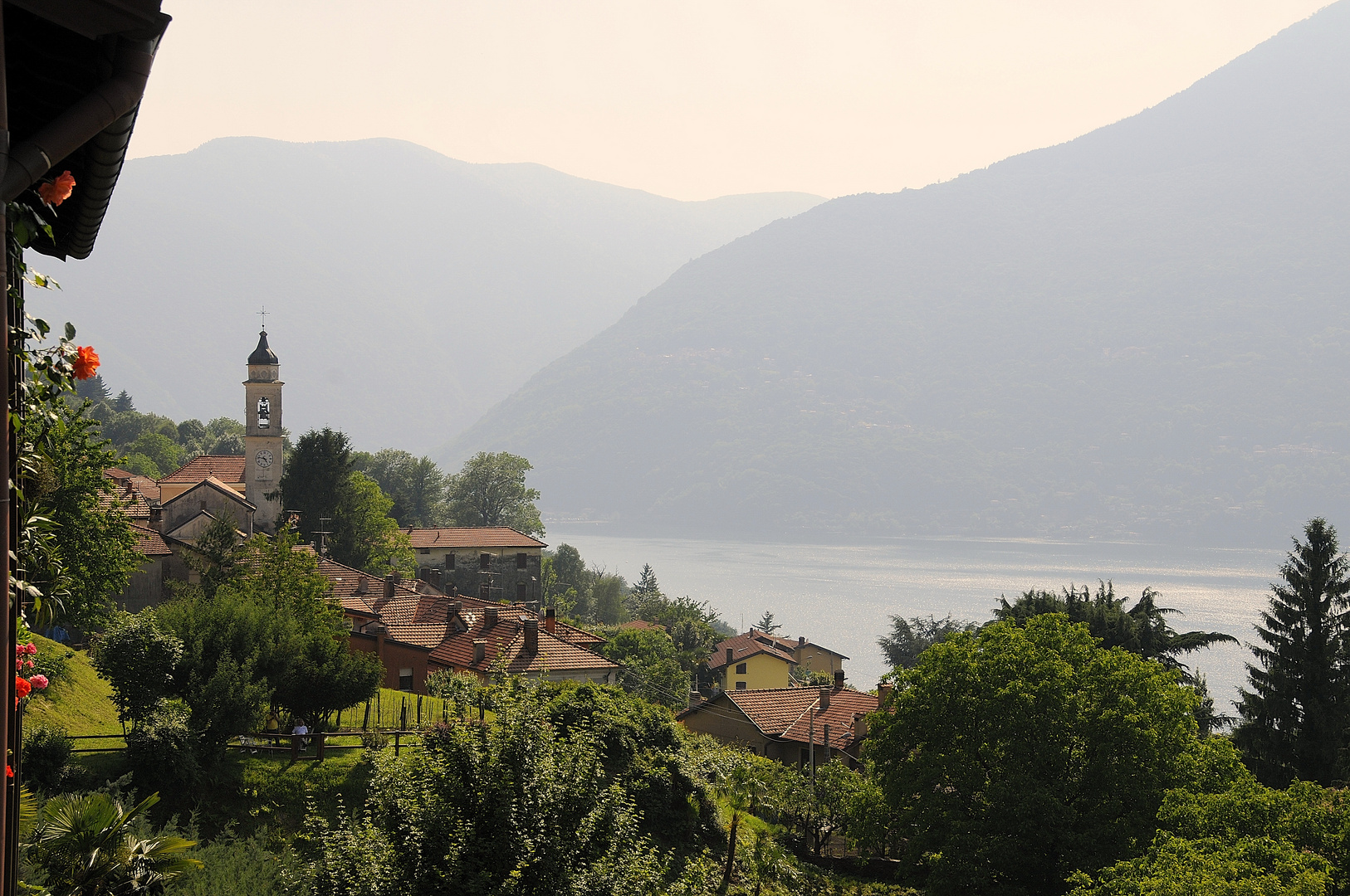 Blick auf Tronzano und Lago Maggiore