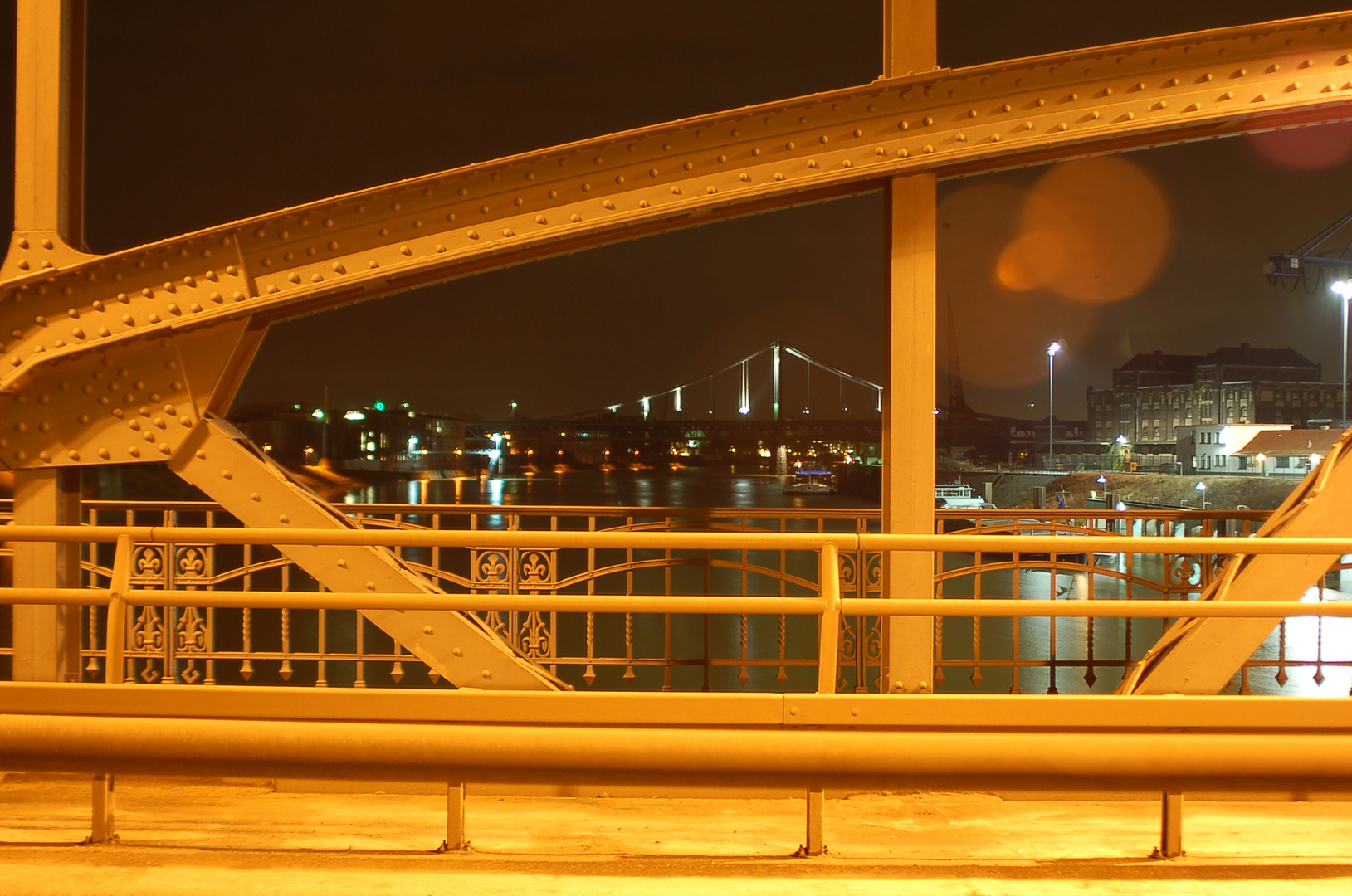 'Blick auf Uerdinger Rheinbrücke