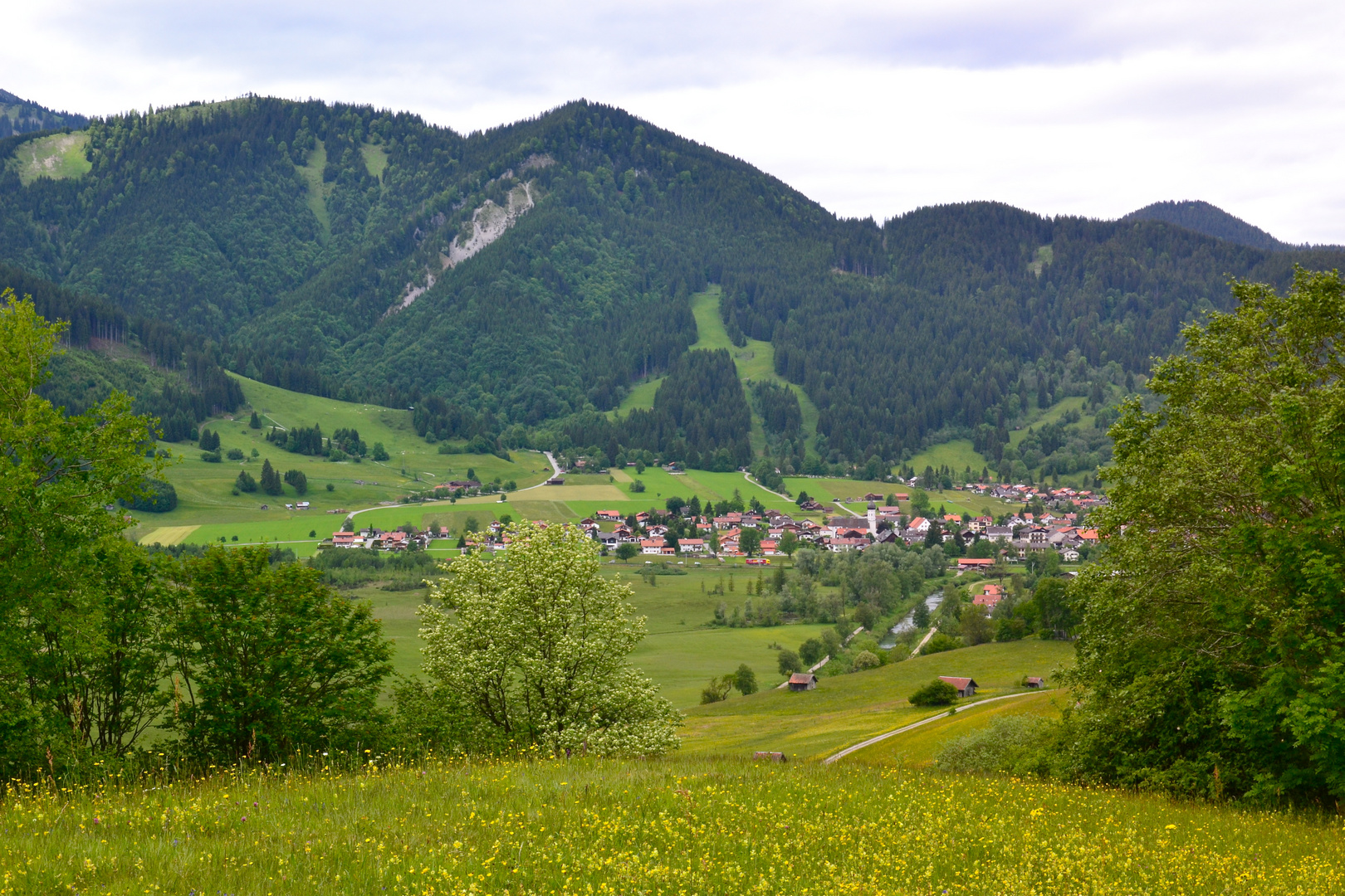 Blick auf Unterammergau vom "Altherrenweg"