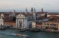 Blick auf Venedig vom Wasser aus