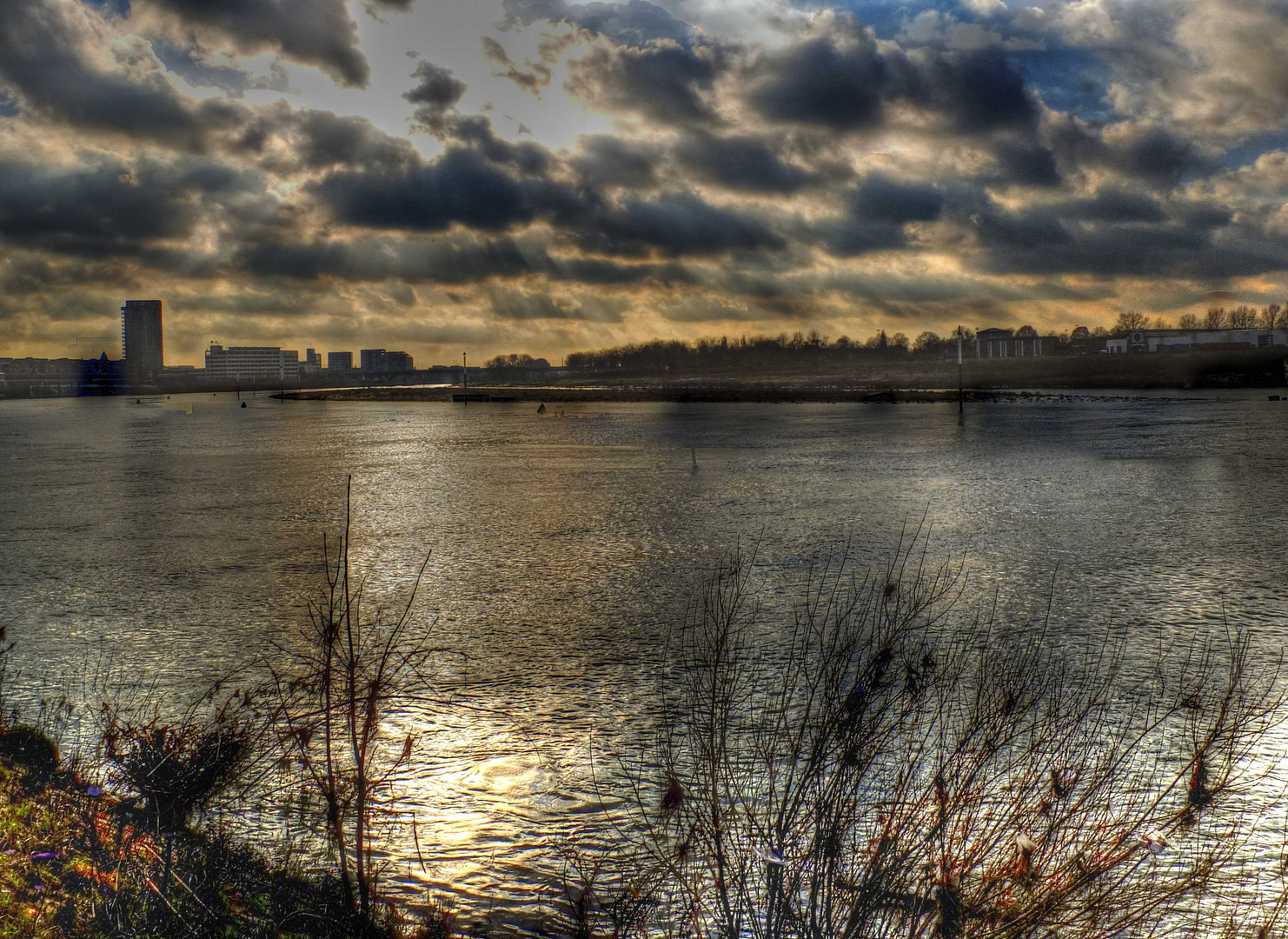 Blick auf Venlo vom Ufer der Maas aus!